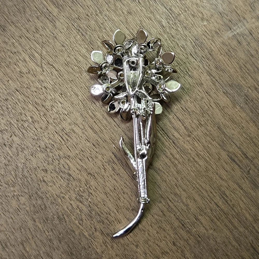 Vintage flower brooch with crystals